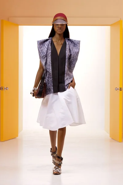 Look 10